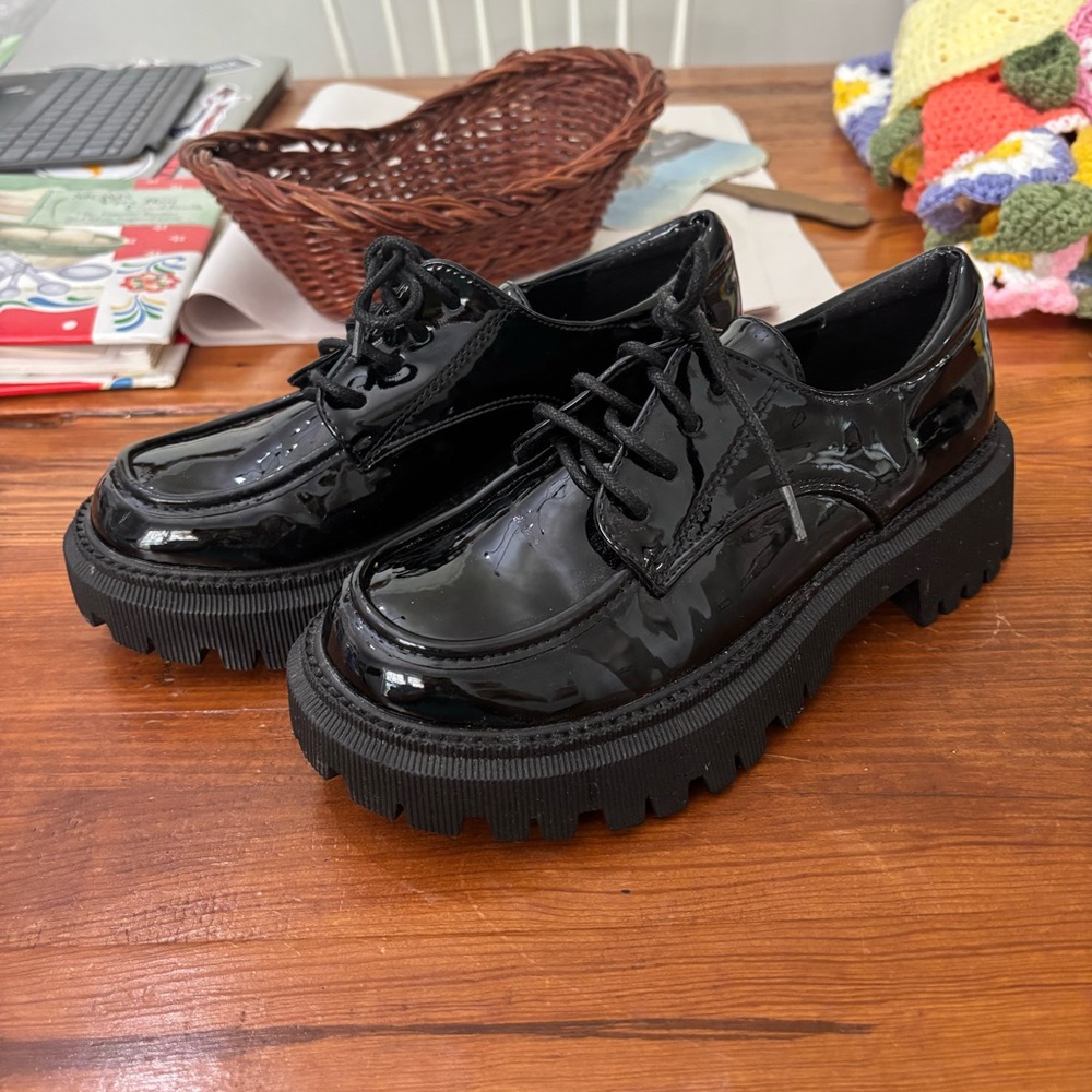 Cider black loafers
